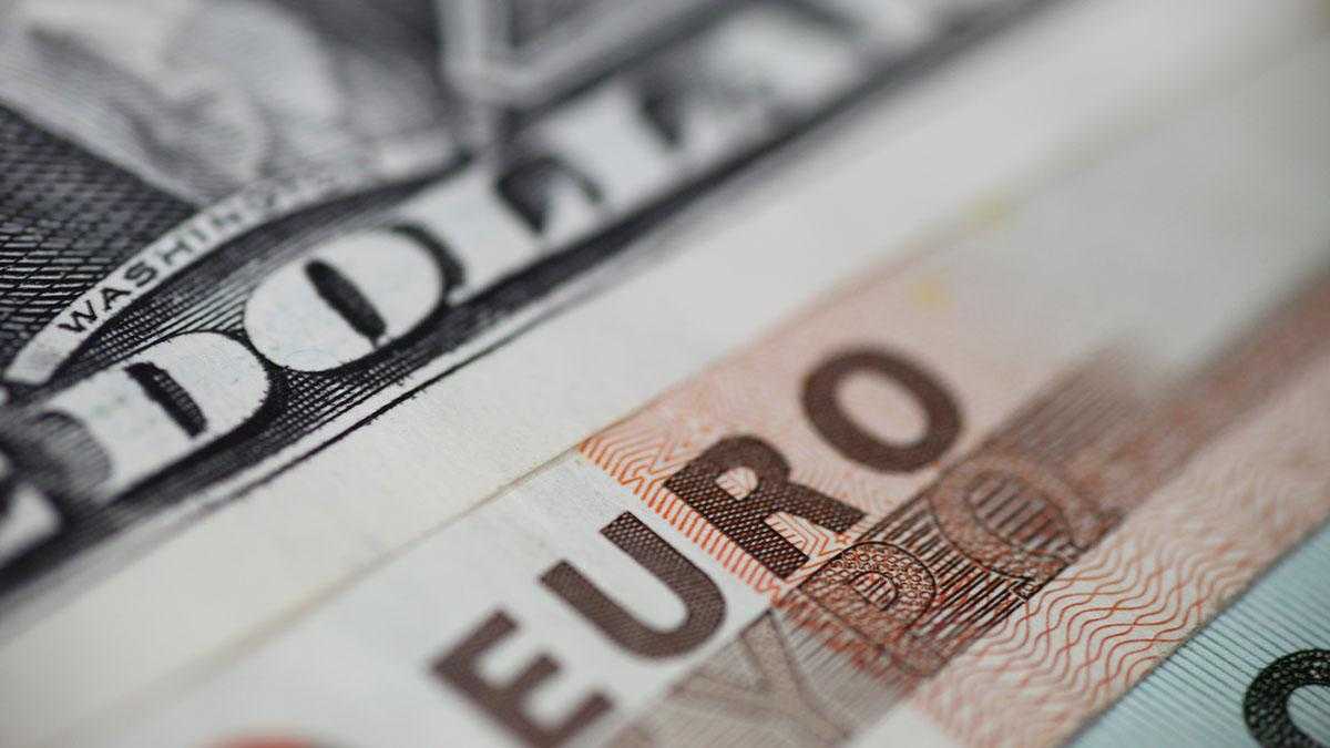 EUR/USD Falls as FED and ECB Are Expected to Cut