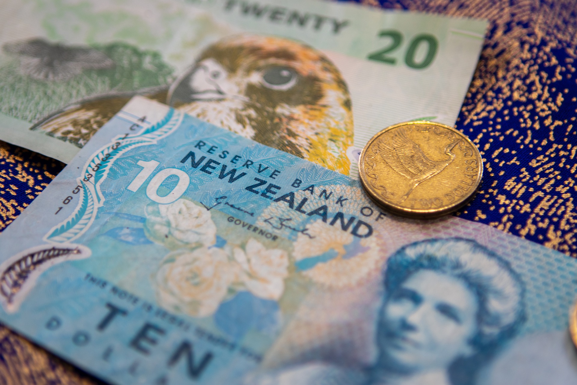 NZ- Dollar- currency-g0c33f28ad_1920