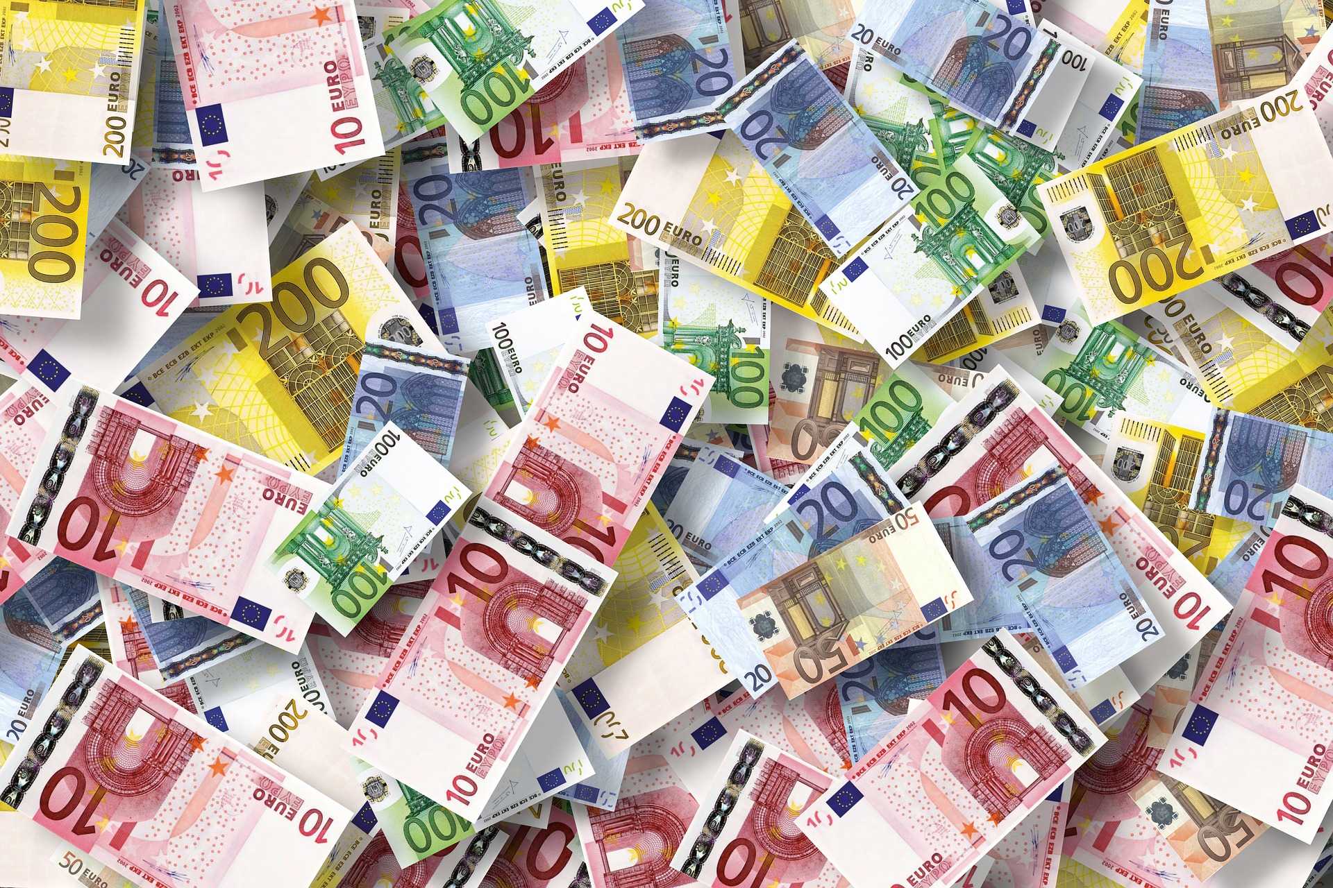 EUR/USD Fluctuates