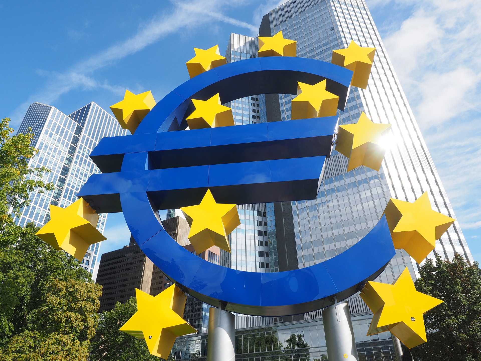 EUR/USD Plummets 1.18 Euro Economic Activity Picks
